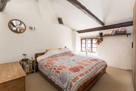 4 The College, Ide, Exeter, EX2 9RH