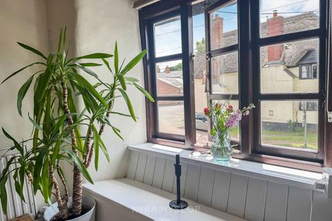 4 The College, Ide, Exeter, EX2 9RH
