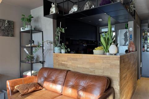 1 bedroom flat for sale, Esin Court, Broad Lane