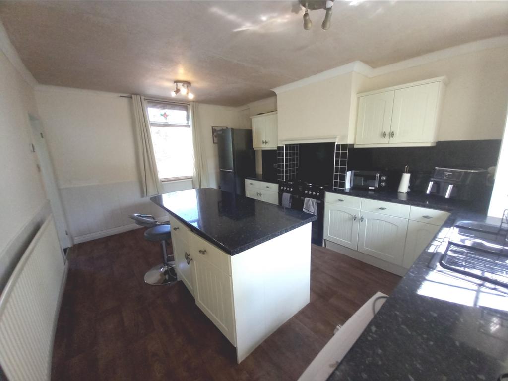 Breakfasting kitchen