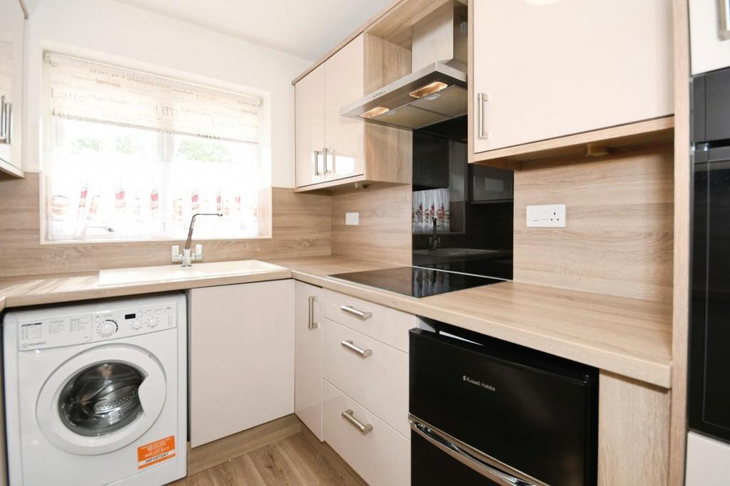 KITCHEN 02.jpg