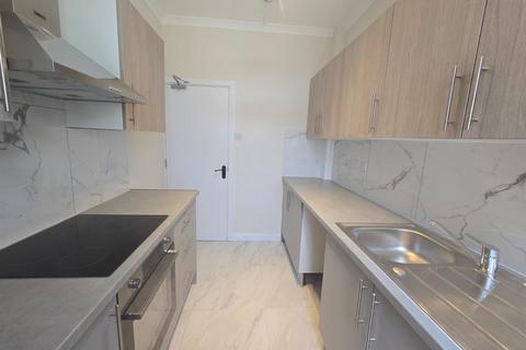 4 bedroom end of terrace house to rent, Baring Road, Croydon