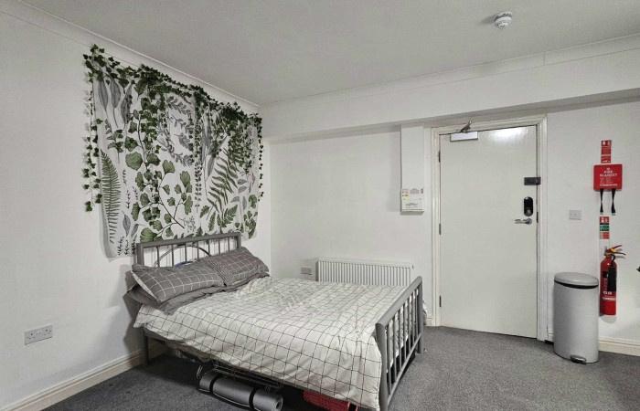 A tidy double bedroom featuring a comfortable m...