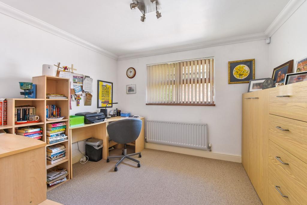 Bedroom/study