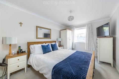1 bedroom retirement property for sale, Lightwater Road, Lightwater GU18