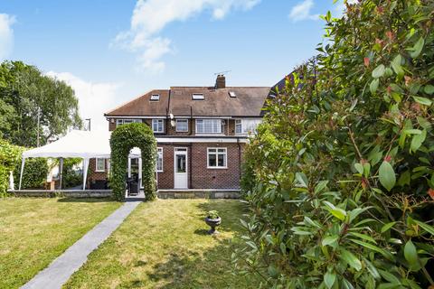 4 bedroom end of terrace house to rent, Fanshawe Road, Richmond, Surrey