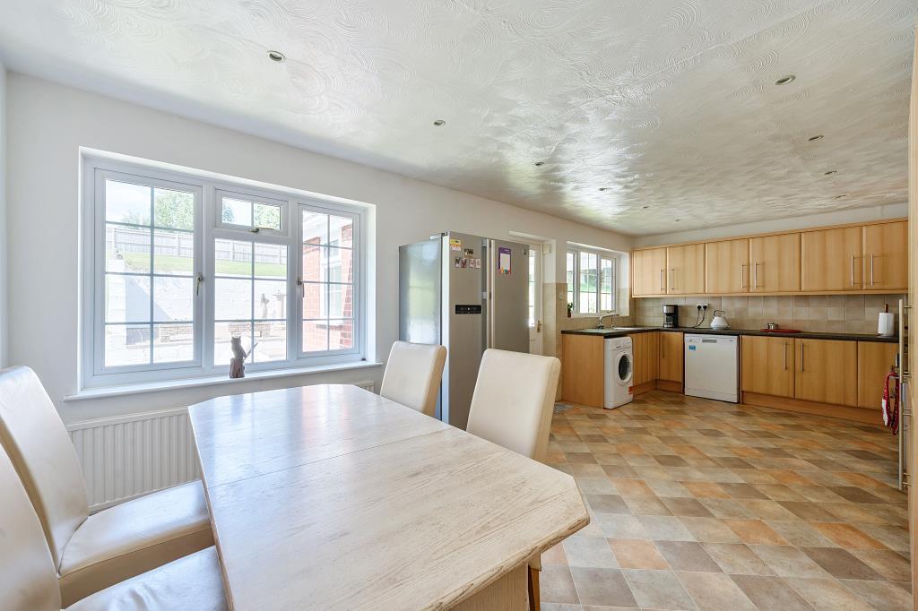Kitchen/Dining Area