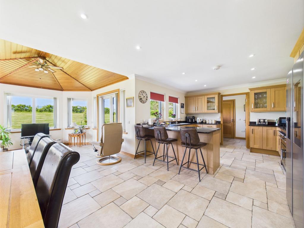Kitchen/Dining