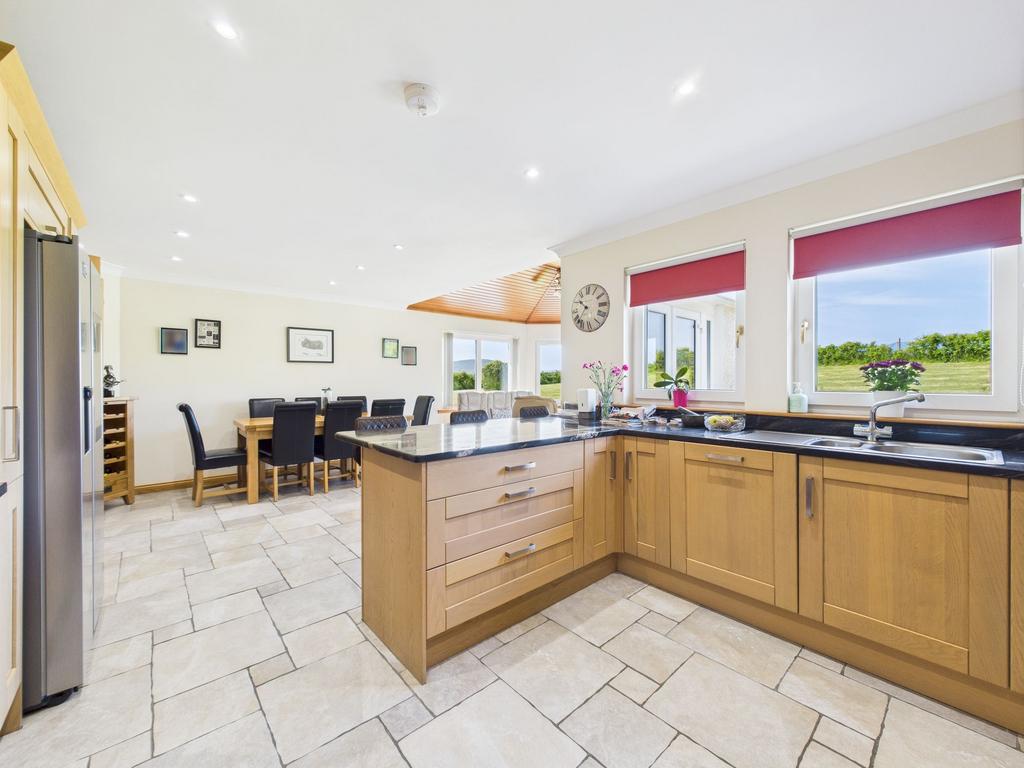 Kitchen/Dining