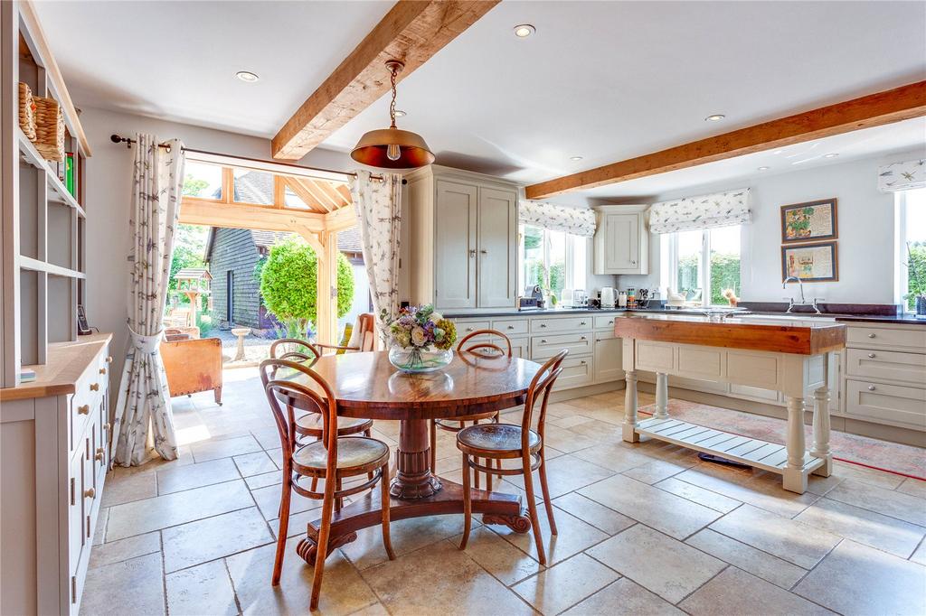 Kitchen/B'fast Room