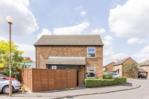 17 Locksmeade Road, Richmond, TW10 7YT