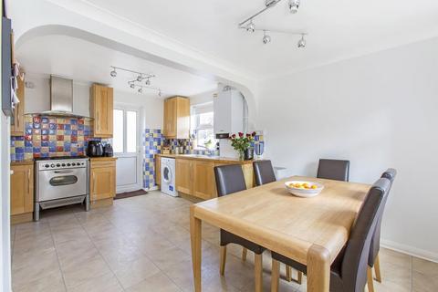 17 Locksmeade Road, Richmond, TW10 7YT