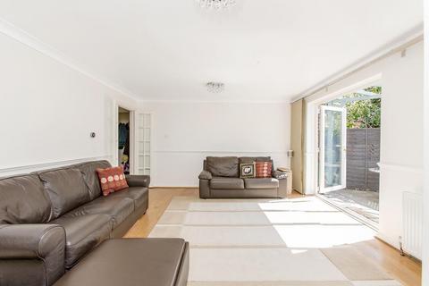 17 Locksmeade Road, Richmond, TW10 7YT