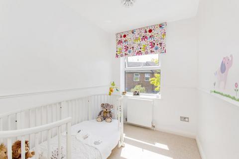 17 Locksmeade Road, Richmond, TW10 7YT