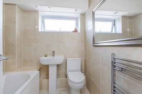 17 Locksmeade Road, Richmond, TW10 7YT