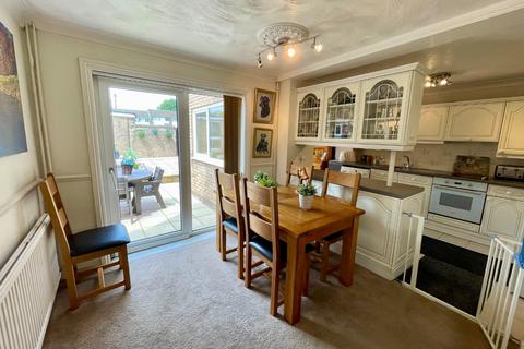 3 bedroom end of terrace house for sale, Handcross Road, Luton, Bedfordshire, LU2 8JF