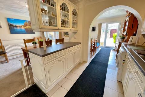 3 bedroom end of terrace house for sale, Handcross Road, Luton, Bedfordshire, LU2 8JF
