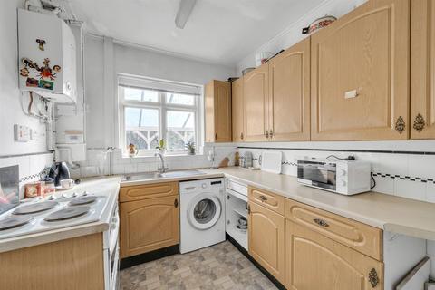 3 bedroom semi-detached house for sale, Briary Gardens, Bromley