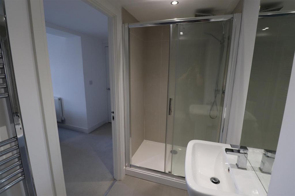 Hamilton Mews Ensuite.jpg