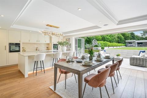 20 Green Curve, Banstead, SM7 1NX
