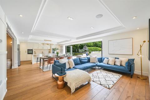 20 Green Curve, Banstead, SM7 1NX