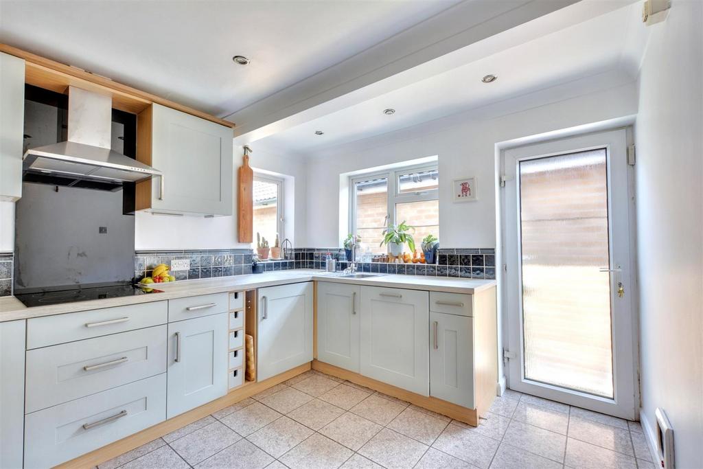 Kitchen 1.jpeg