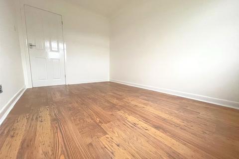 2 bedroom flat to rent, York Drove, Southampton SO18