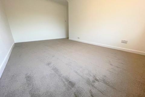 2 bedroom flat to rent, York Drove, Southampton SO18