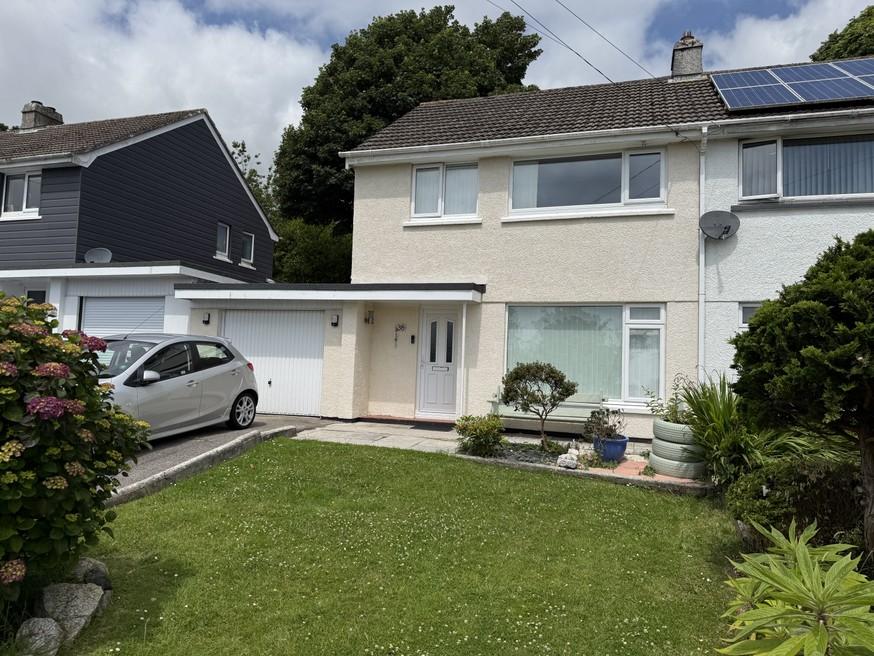 Bosmeor Road, Boslowick, Falmouth, TR11 3 bed flat - £1,350 pcm (£312 pw)
