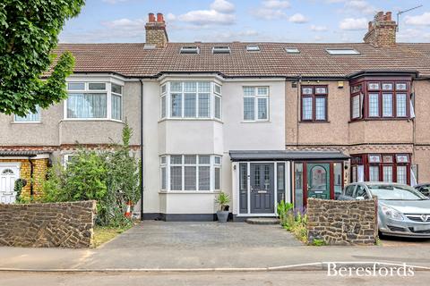 4 bedroom terraced house for sale, Crowlands Avenue, Romford, RM7