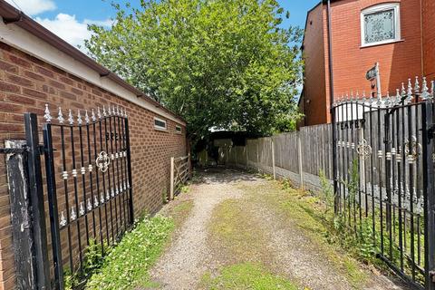 2 bedroom end of terrace house for sale, Breaktemper, Westhoughton, BL5