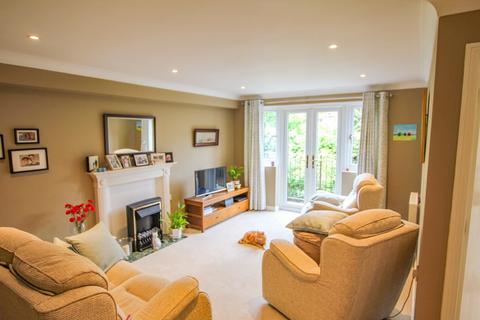 2 bedroom flat for sale, St Martins Way, Battle, TN33