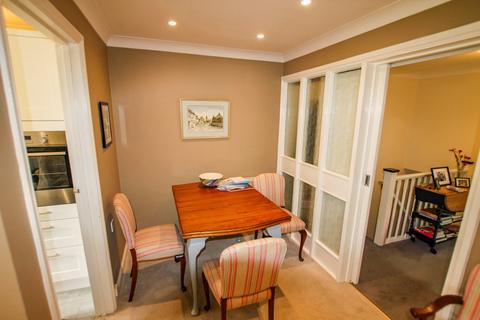 2 bedroom flat for sale, St Martins Way, Battle, TN33