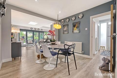 7 Chelsworth Drive, Romford, RM3 0ES