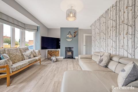 7 Chelsworth Drive, Romford, RM3 0ES