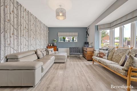 7 Chelsworth Drive, Romford, RM3 0ES