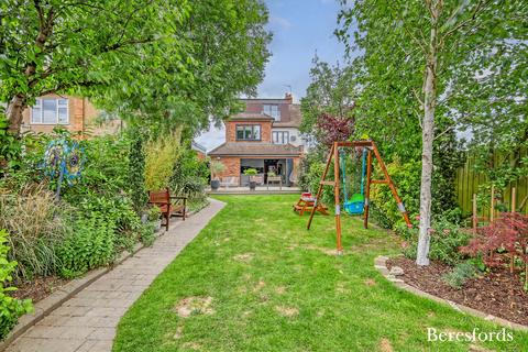7 Chelsworth Drive, Romford, RM3 0ES