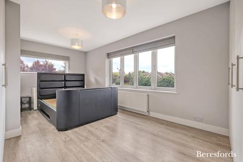 7 Chelsworth Drive, Romford, RM3 0ES