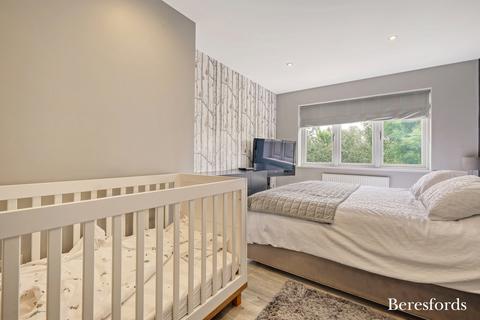 7 Chelsworth Drive, Romford, RM3 0ES