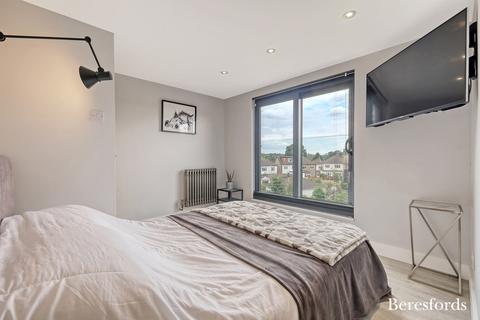 7 Chelsworth Drive, Romford, RM3 0ES