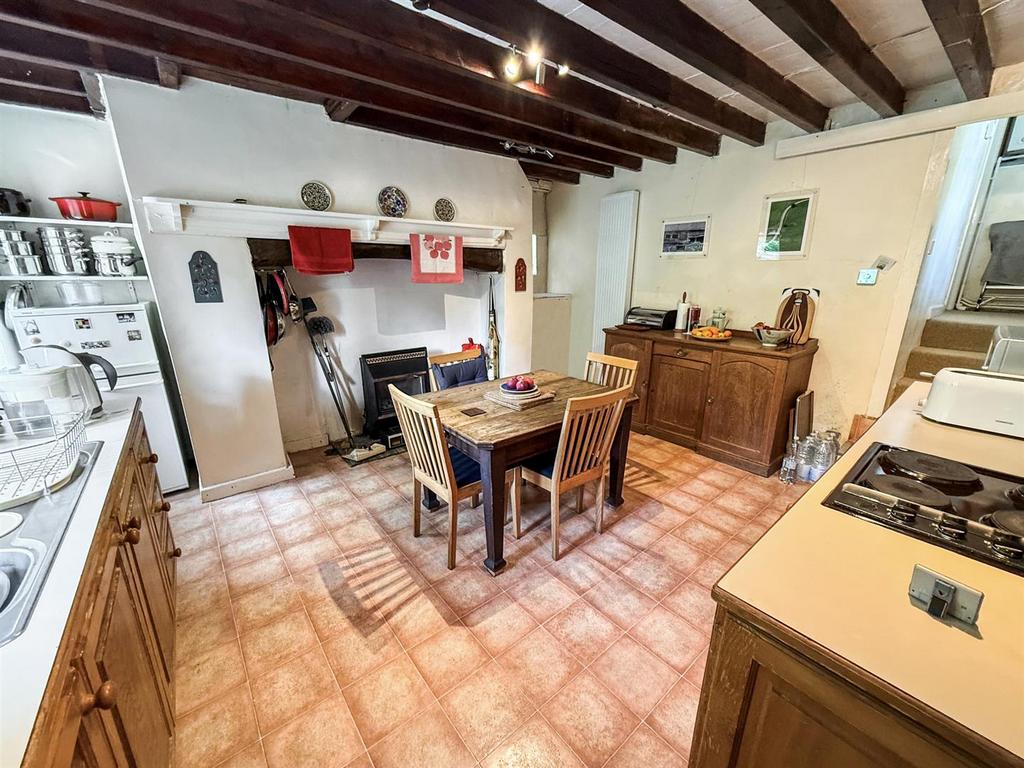 Kitchen/ Dining Room