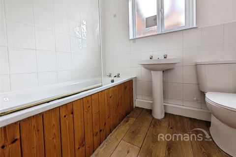 2 bedroom flat to rent, Reading, RG30