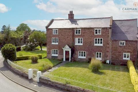 6 bedroom end of terrace house for sale, Castle Street, Holt, LL13
