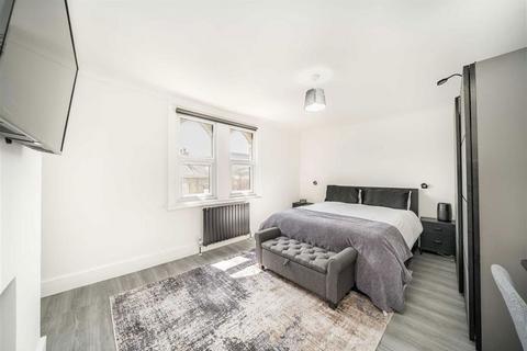 3 bedroom flat for sale, Old Woolwich Road, London SE10