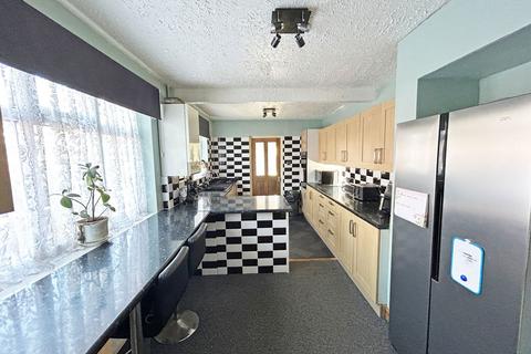 4 bedroom semi-detached house for sale, Firbeck Avenue, Skegness, Lincolnshire, PE25 3LA