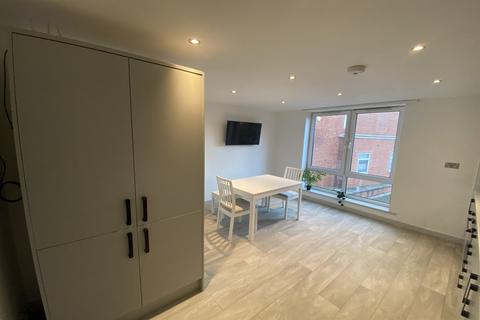 1 bedroom in a house share to rent, Mooregate House, Middle Street, NG9 1FX