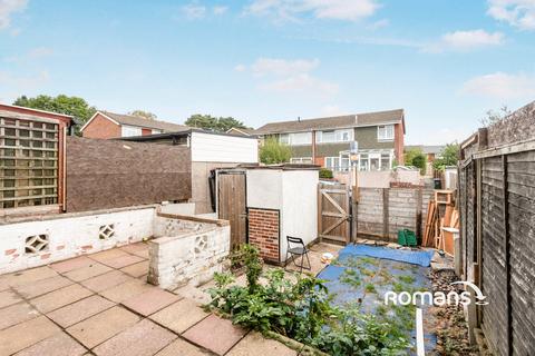 3 bedroom terraced house to rent, Blackheath Road, Farnham, Surrey, GU9