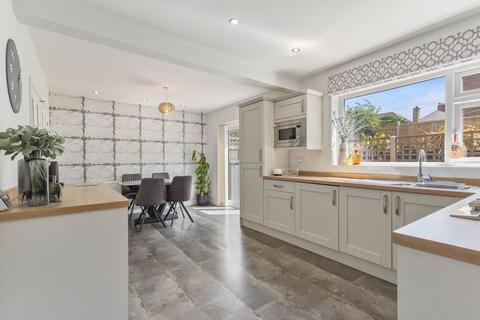 6 Hill Drive, Ackworth, Pontefract, WF7 7LQ