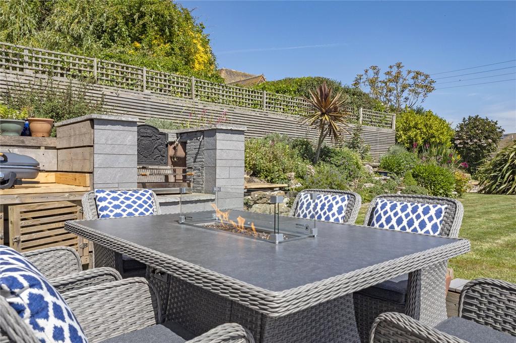 Outdoor Kitchen
