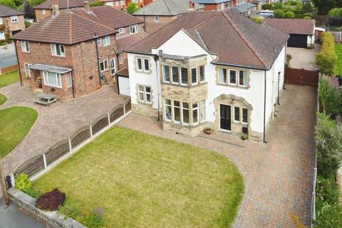 4 bedroom detached house for sale, Almsford Avenue, Harrogate